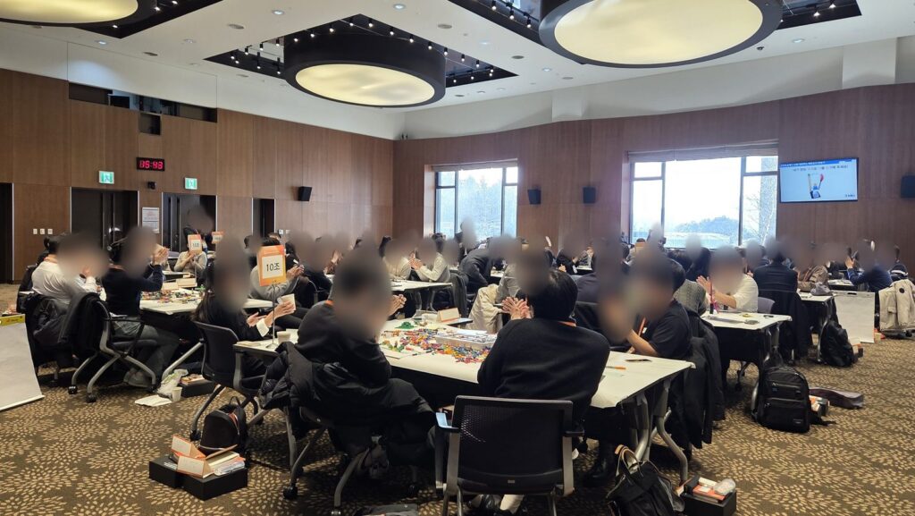 레고시리어스플레이 비전 워크샵에 참여한 한화에어로스페이스 신입사원 전경